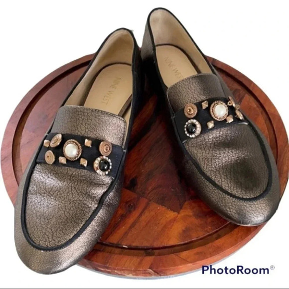 Nine West NWBAUS Pewter Leather Flat Jeweled Shoe - Picture 1 of 7